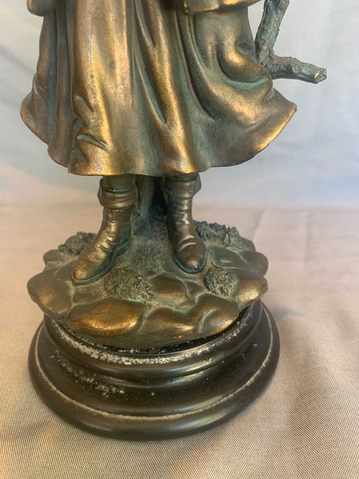 фигура статуетка на студент