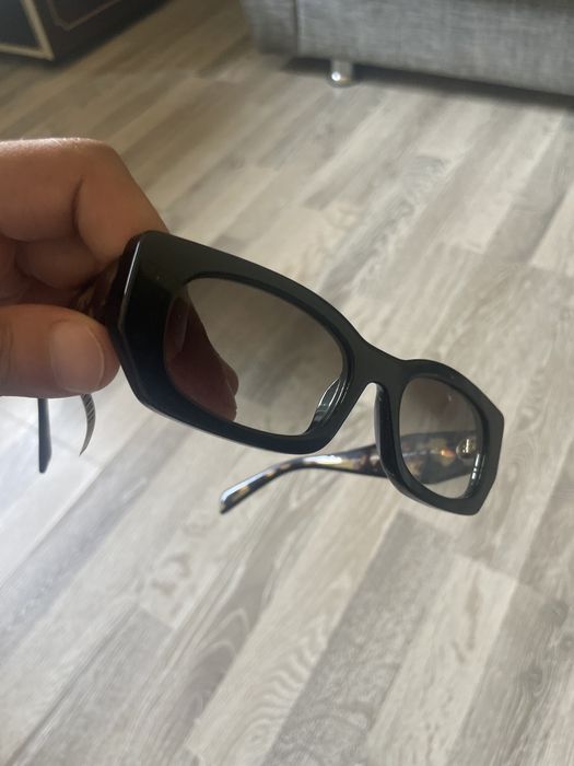 ochelari prada de vanzare noi stare impecabila pretul este 500 de lei
