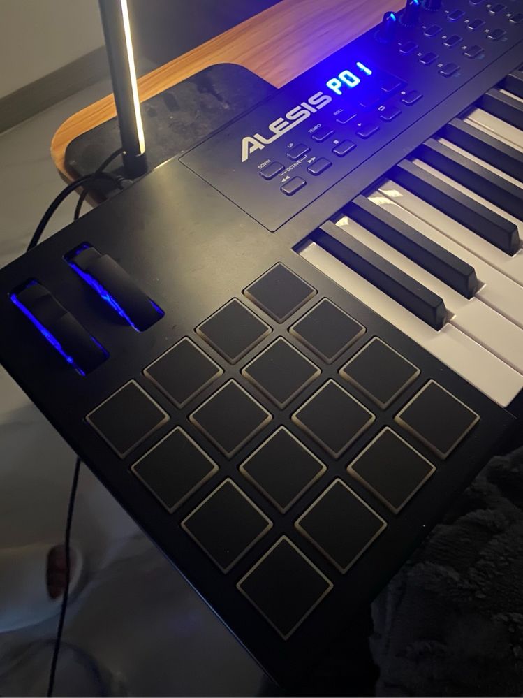 Новый миди-клавиатура Alesis VI61