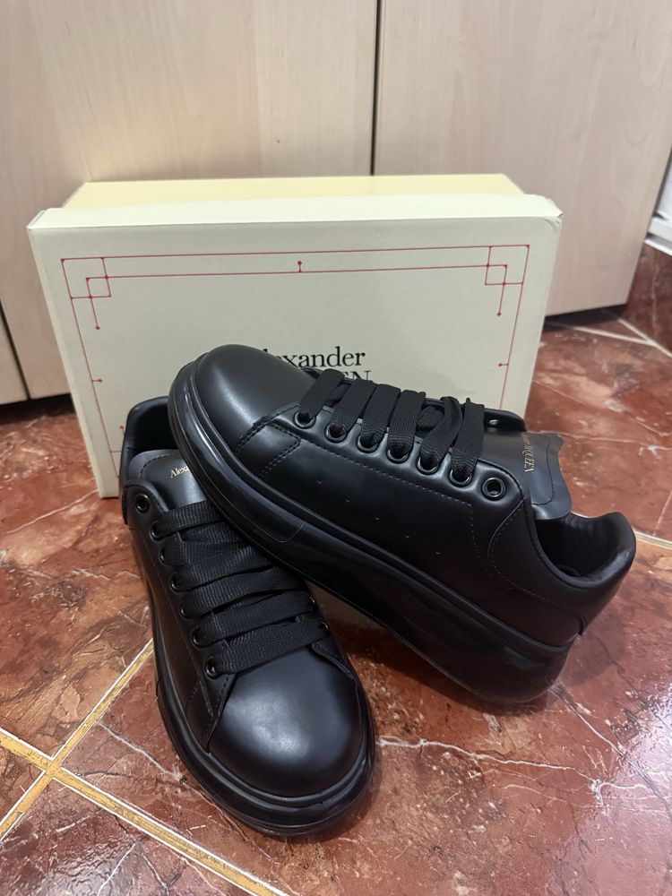 Adidasi Alexander McQueen Negri Piele, Model Nou !