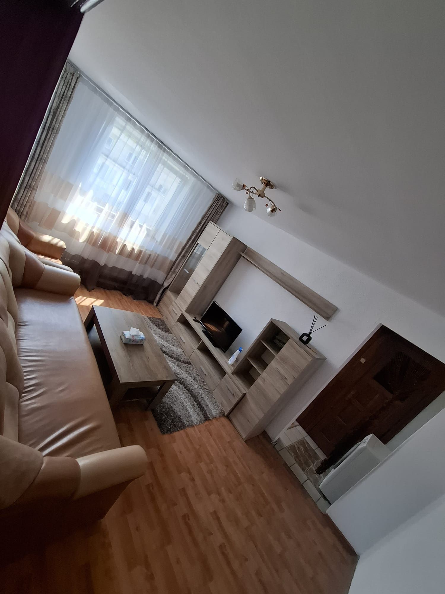 Inchiriez apartament cu 2 camere