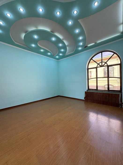 Продается дом 6 соток + помещение 250 м²