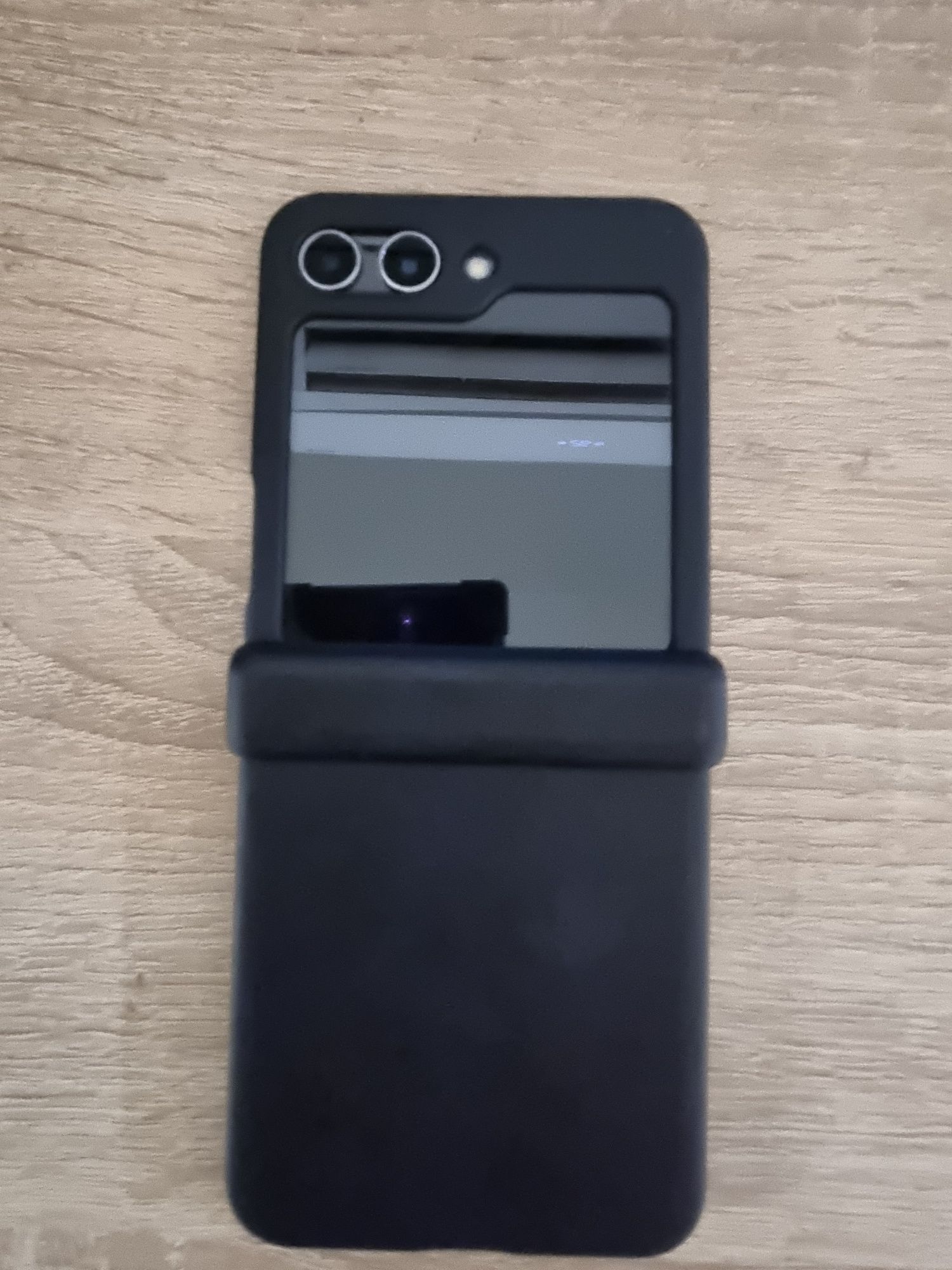Продавам Samsung Galaxy Z Flip 5