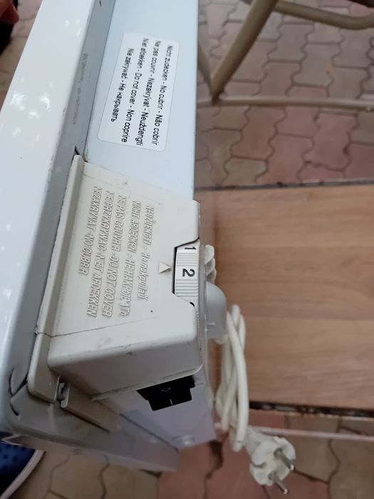 Radiator cu prindere pe perete cu 6 trepte de încălzire.