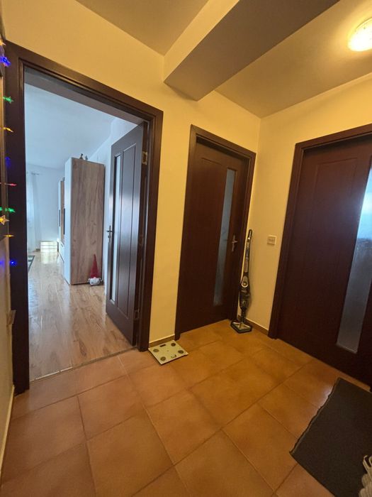 Inchiriez apartament in vila