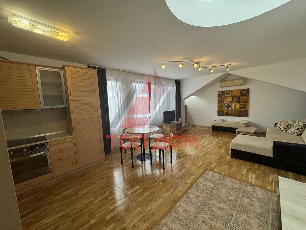 Дава се под наем Двустаен апартамент в Варна, Център - 70 кв.м за 600 € - Снимка #1