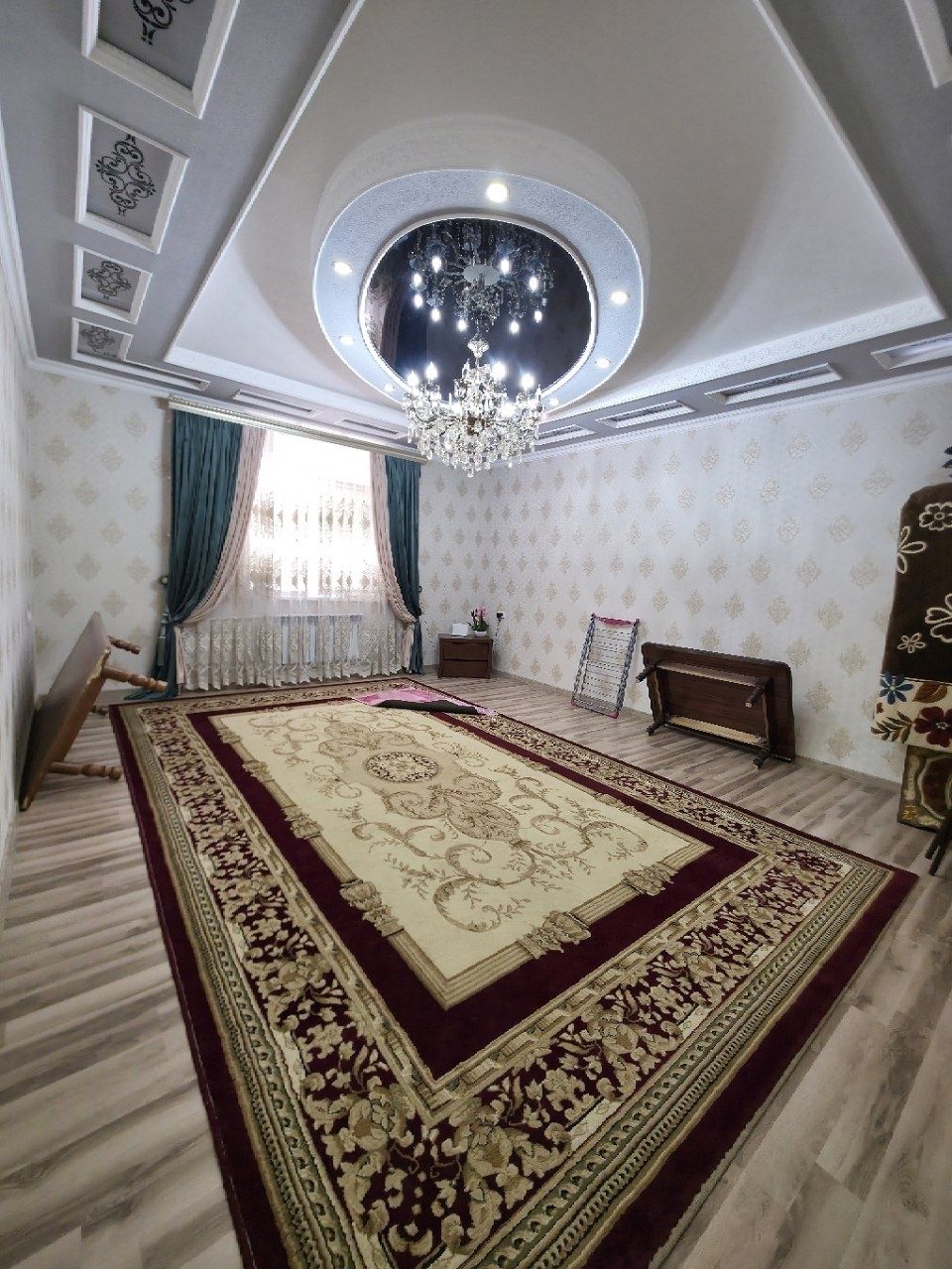 Yangi bozor xamroz oldida studio qilingan 3 xona