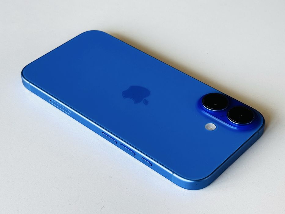 Iphone 16 128GB Ultramarine Като нов! Гаранция 6 месеца