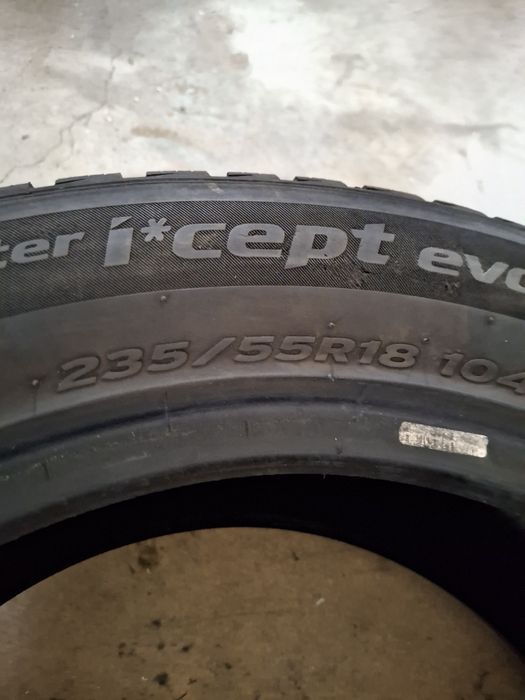 2 Anvelope de iarnă 235 55 r18  Hankook