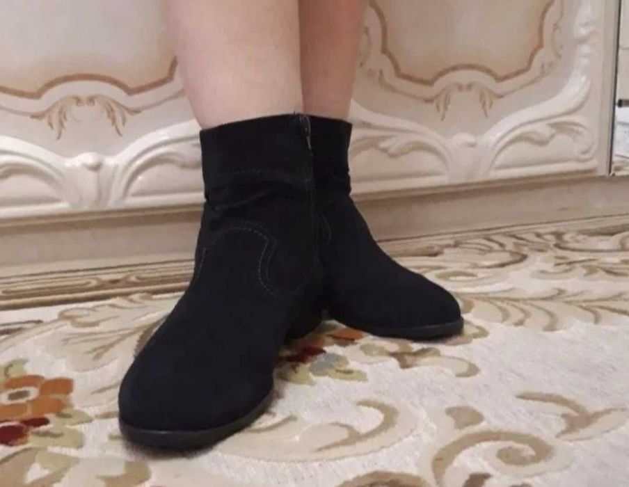 Прдам полусапожки замшевые 40р. 10000тг. Торг.