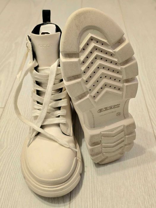 Cizme fete Geox marimea 36 culoarea bej