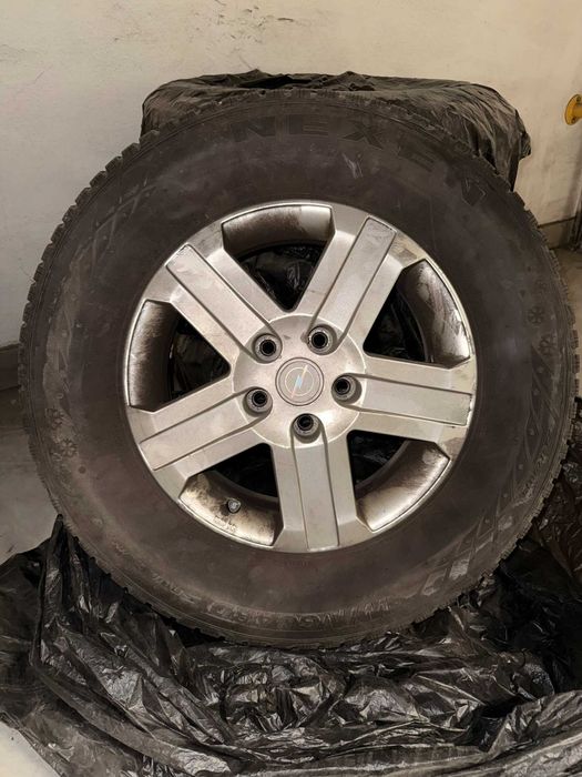 Зимни гуми с лети джанти NEXEN 225/70R16 в отлично състояние