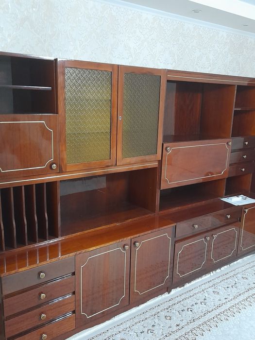 Продам стенку Румыния советскую и спальню недорого