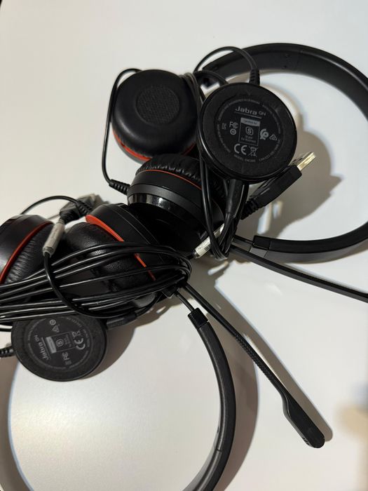 vand 2 perechi casti jabra in stare buna, sunet ok