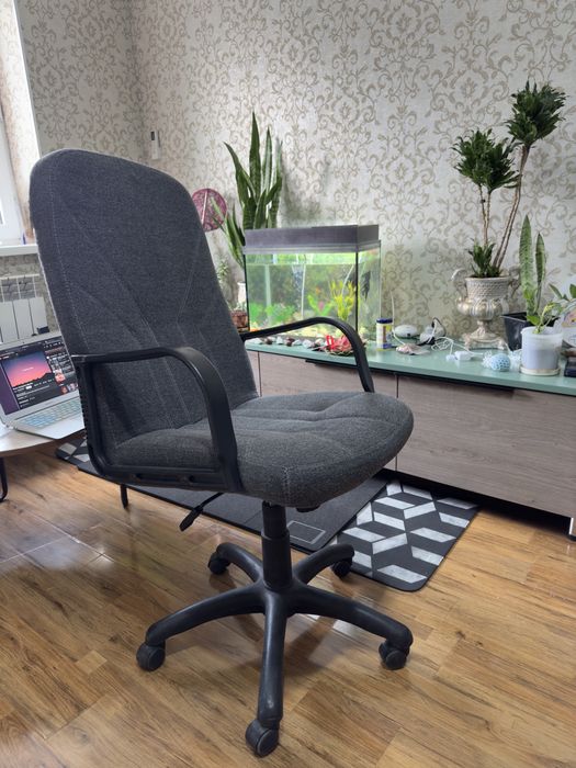 Офисный стул б/у