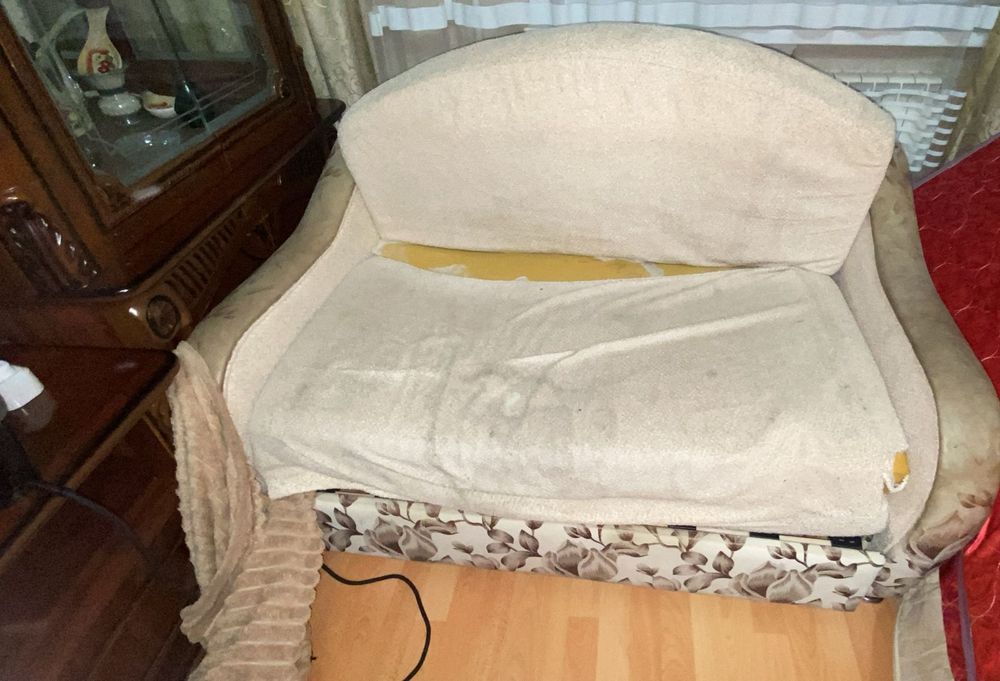 Отдам диванчик раскладываеться самовывоз