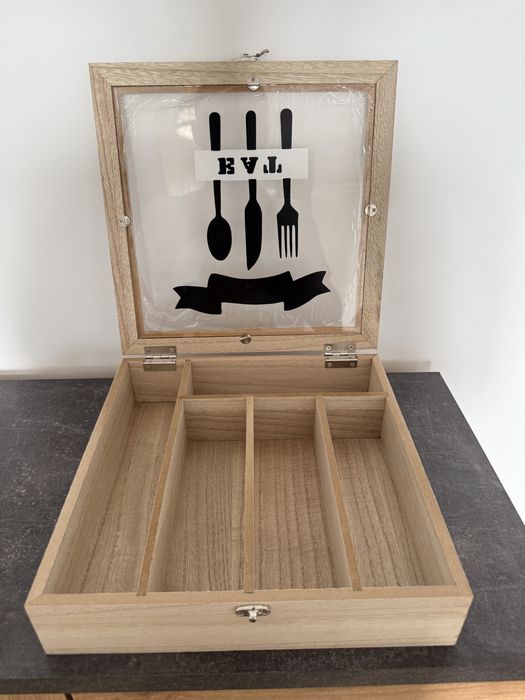 Organizator tacamuri din lemn