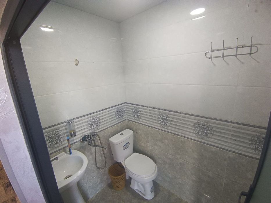 Квадрати 5500минг сомдан.Офисга мулжалланган нотурар обект