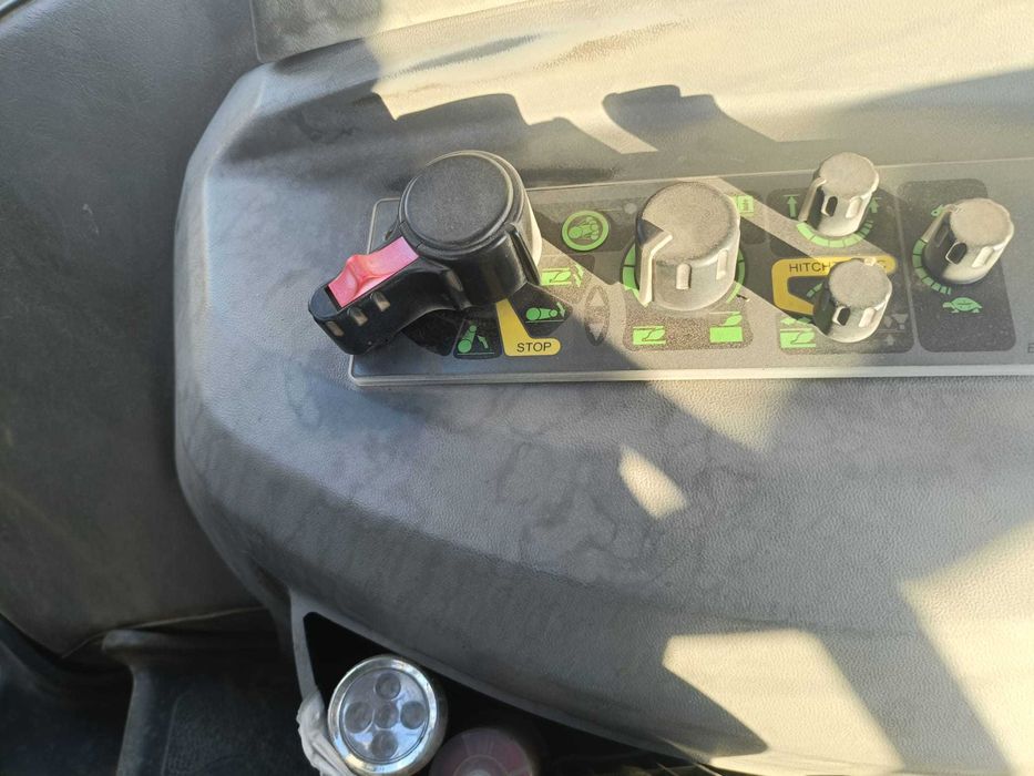 Tractor Zetor Forterra 135 cu încărcător frontal și hidraulică