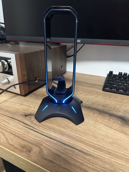 Стойка за слушалки RGB