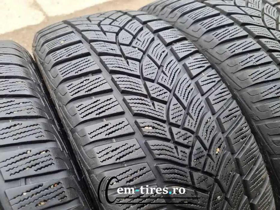 SET 4 Anvelope Iarna 215/55 R17 GOODYEAR UltraGrip Performance + 98V