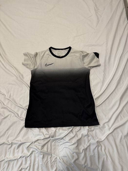 nike t-shirt black and white