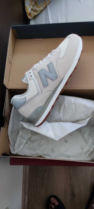 Маратонки чисто нови