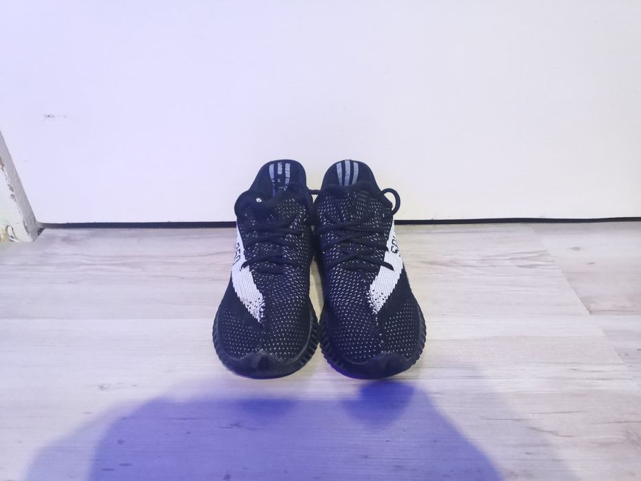 Vând yezzy oreo mărimea 38,5