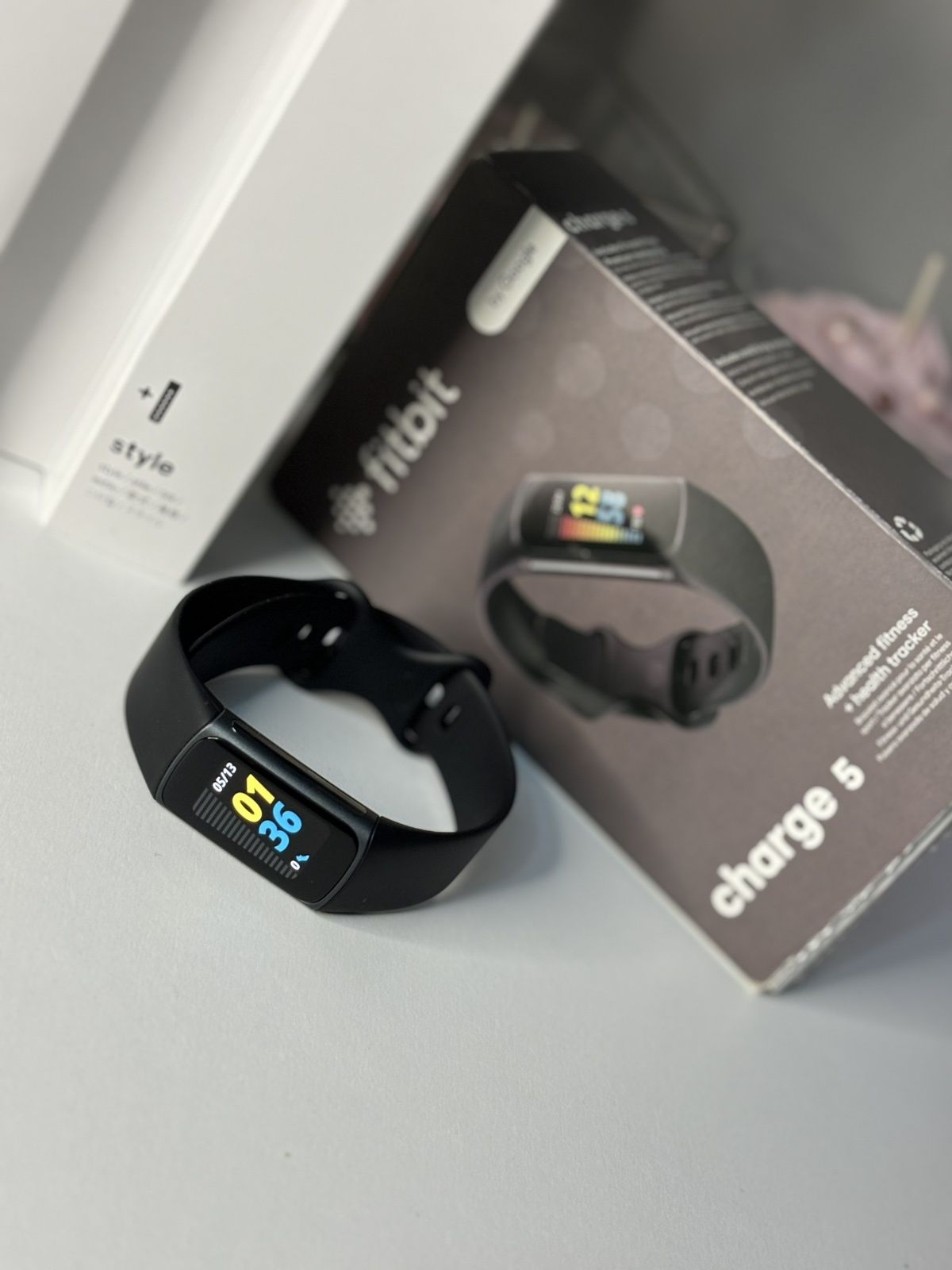 Fitbit charge 5 чисто нов