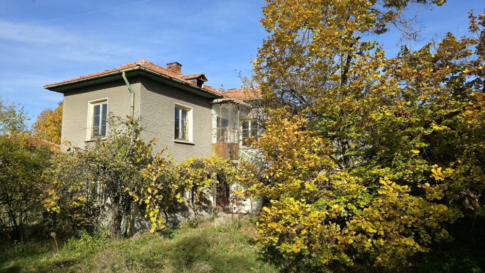 Продава се къща в село Гълъбник, област Перник