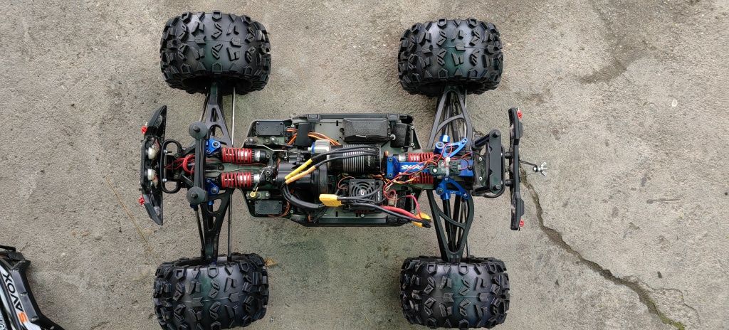 Traxxas summit 1/8