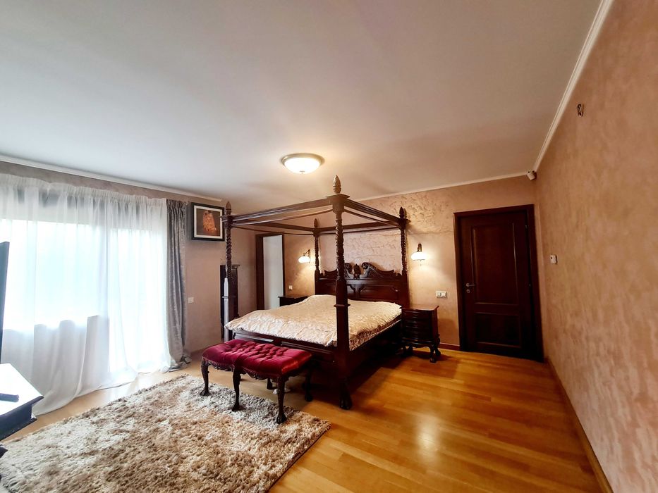 Dormitor deosebit lemn masiv sculptat 8 piese comoda tv