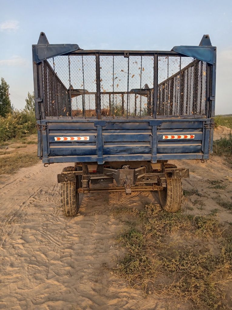 Traktor tirkama sotiladi