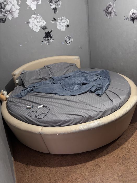 Кровать круглая.