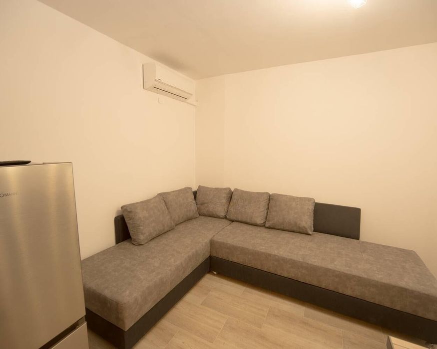 Дава се под наем Двустаен апартамент в Бургас, Център - 45 кв.м за 612 € - Снимка #2