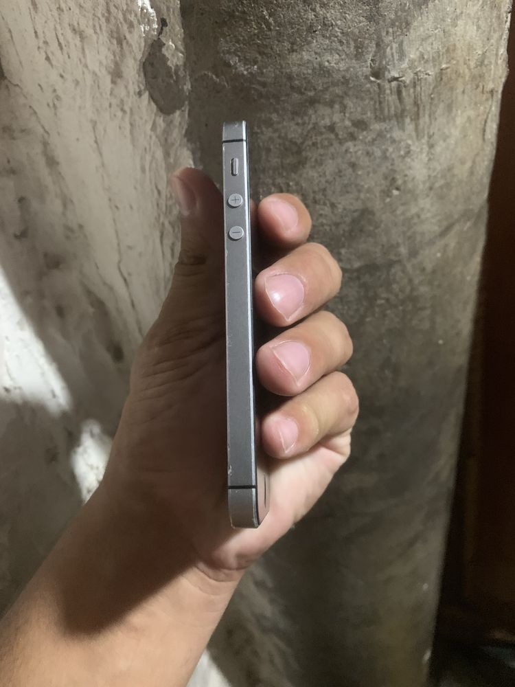 Iphone se1 sotiladi holati idial pamit 32 yomkist 82 aybi yoq