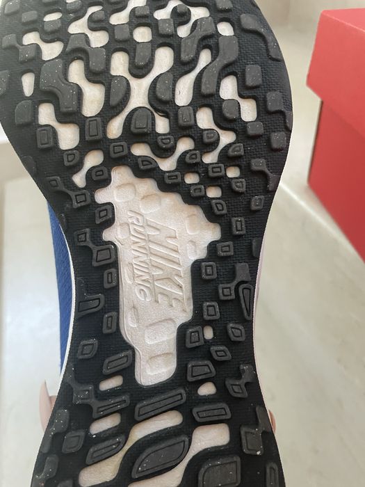 Nike Revolution 6