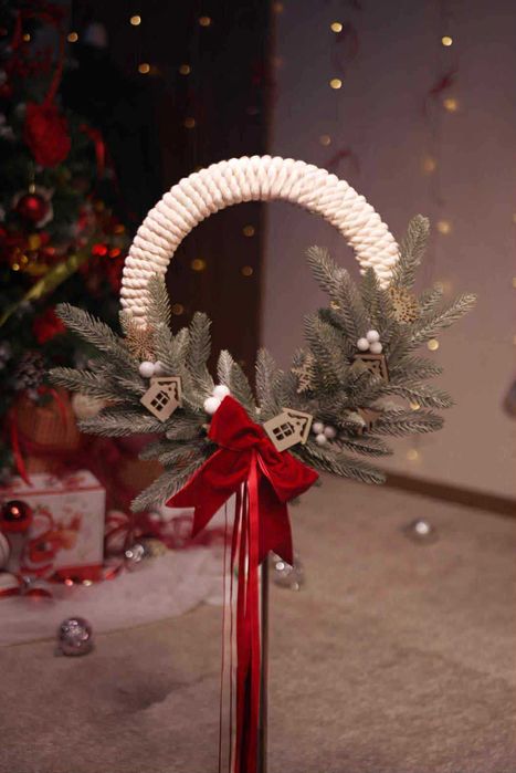 Coronițe de Crăciun lucrate manual – naturale și elegante