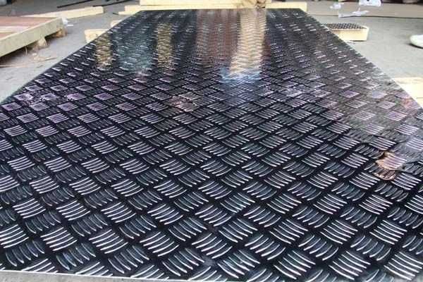 Лист алюминиевый рифленый