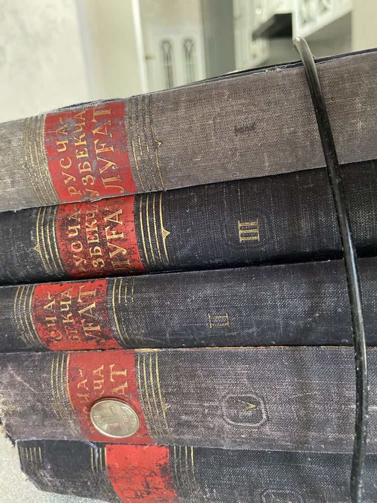 Книги разные  научные и художественные