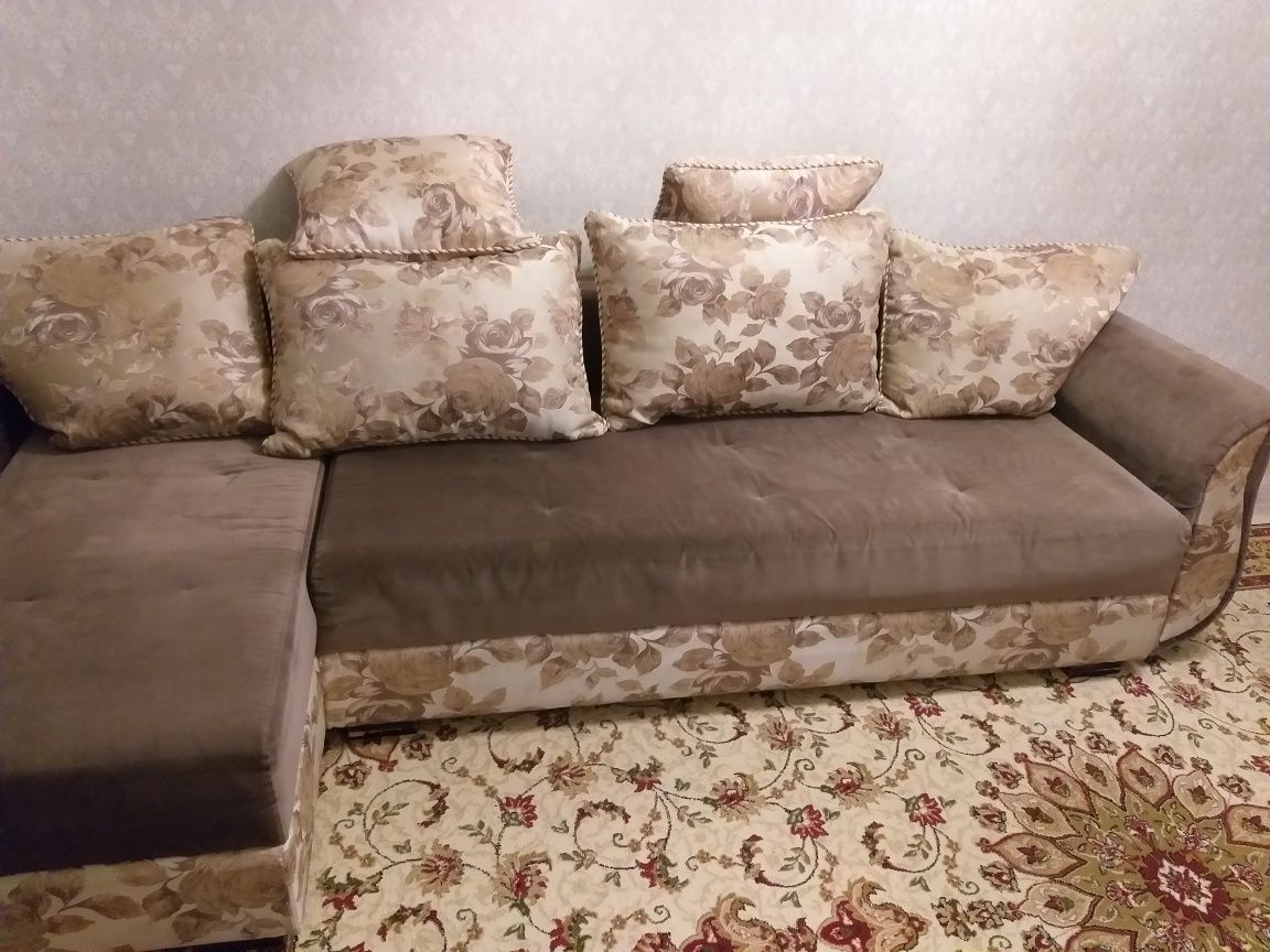 Продается угловой диван.