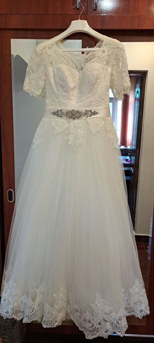 Rochie mireasa stil Printesa, 36
