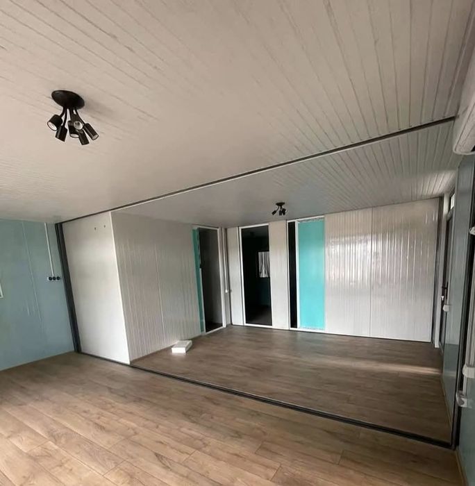 Vand casa pe structura metalica de locuit