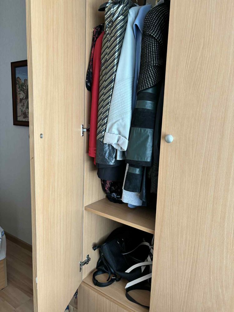 Продавам секция