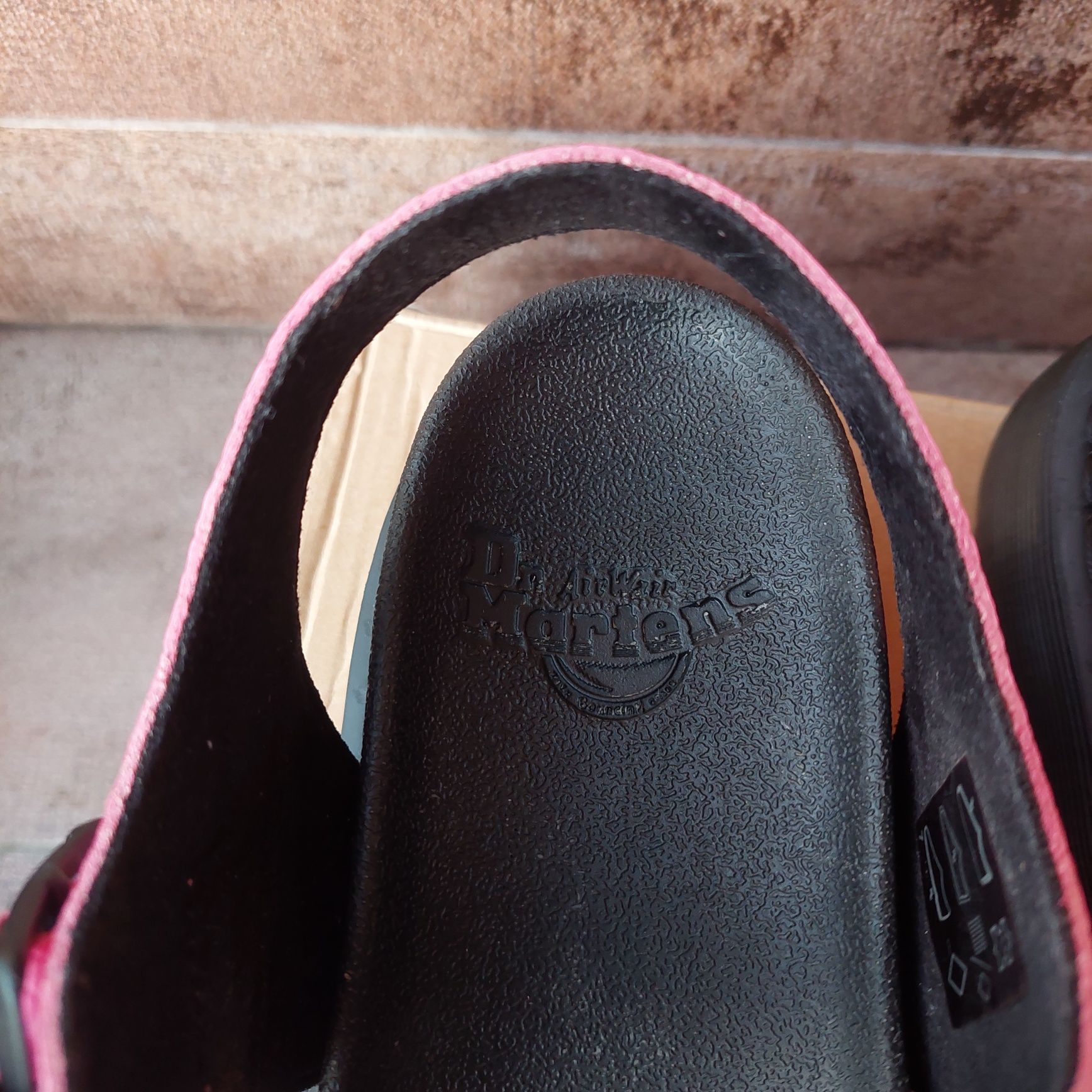 Дамски сандали Gabina и Dr Martens