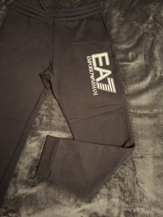 Спортно долнище EA7 Emporio Armani