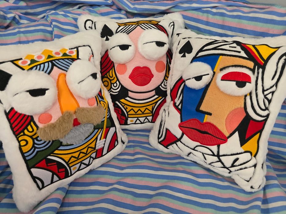 Декоративные подушки в виде игральной карты