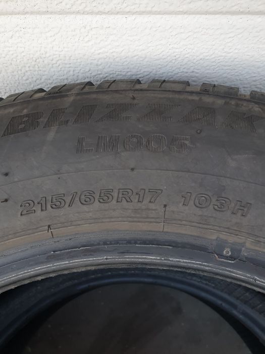Зимни гуми 2 броя BRIDGESTONE Blizzak LM005 215 65 R17 дот 0322