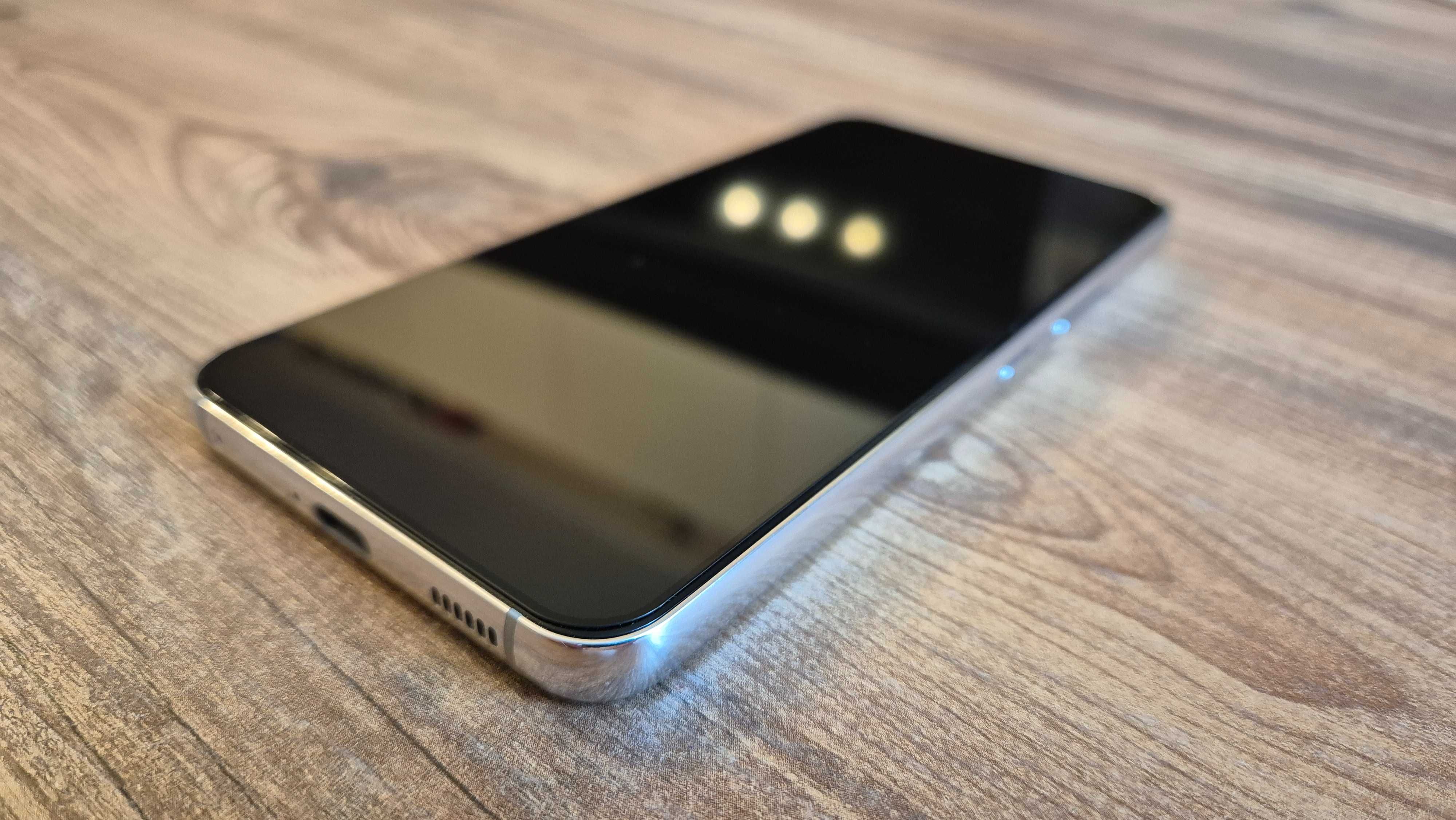 Samsung Galaxy S22 White ca nou
