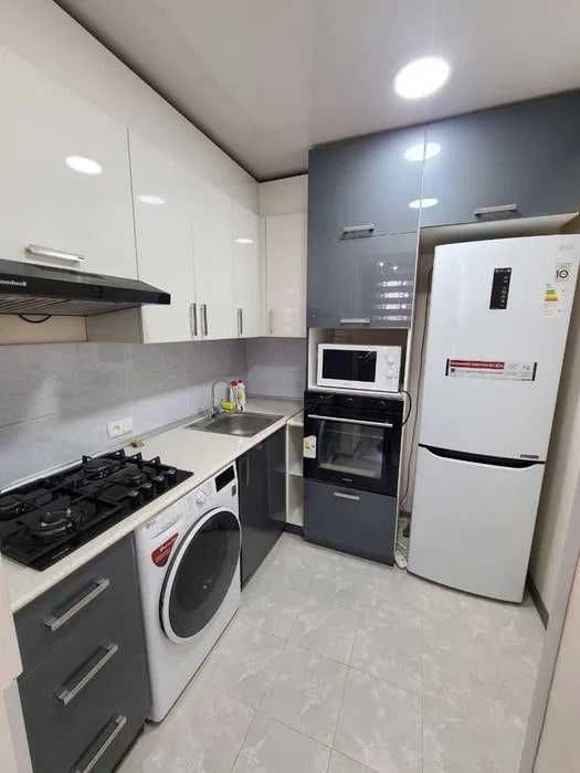 Продам 2х комнатную с ремонтом мебелью техникой Океан